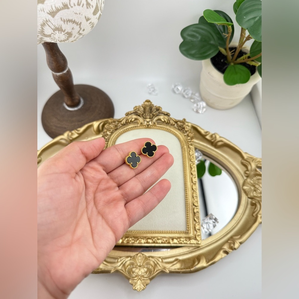 Lucky Alhambra Clover Earrings with Logo – Sterling Silver - Picture 7 of 9